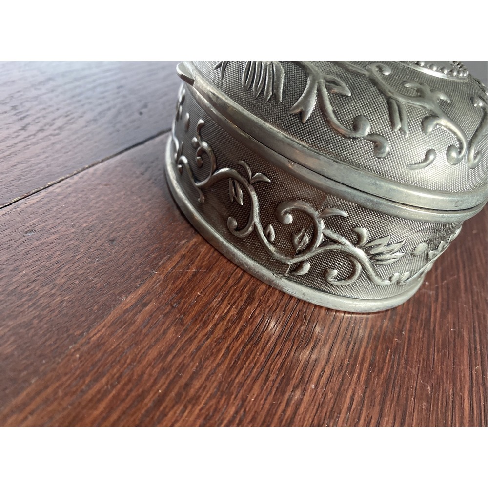 Metal Trinket Box Silver Tone 5x4x2.5 Oval Blue Velvet Lining Floral - Picture 13 of 14
